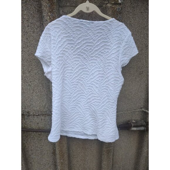 Liz Claiborne White Tee - Picture 4 of 4